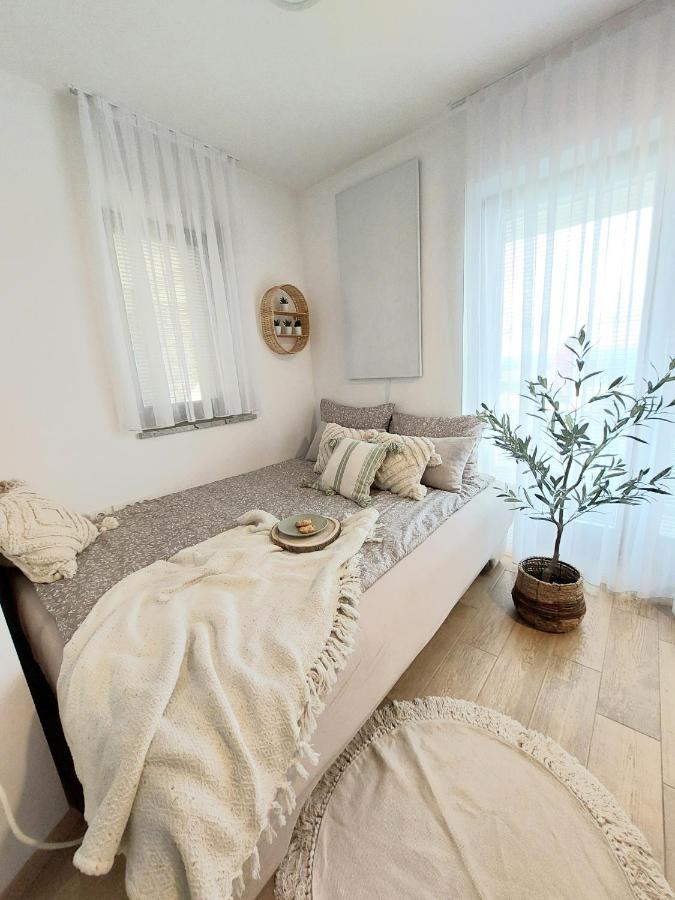 Vineyard Cottage Lan Na Hribu Semic Экстерьер фото