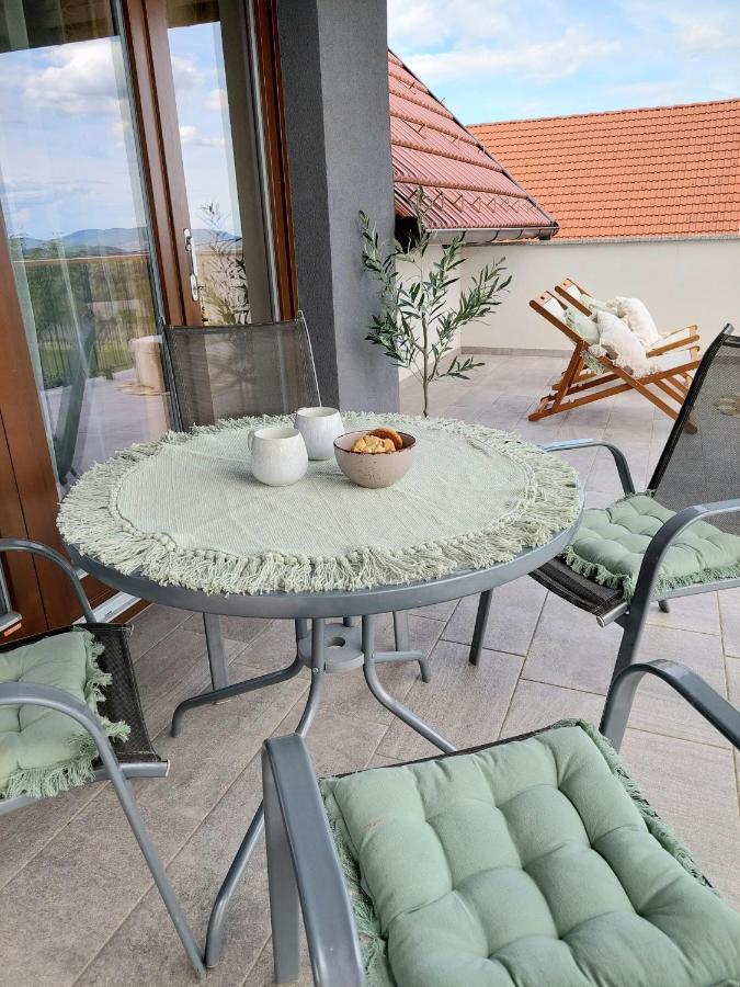 Vineyard Cottage Lan Na Hribu Semic Экстерьер фото